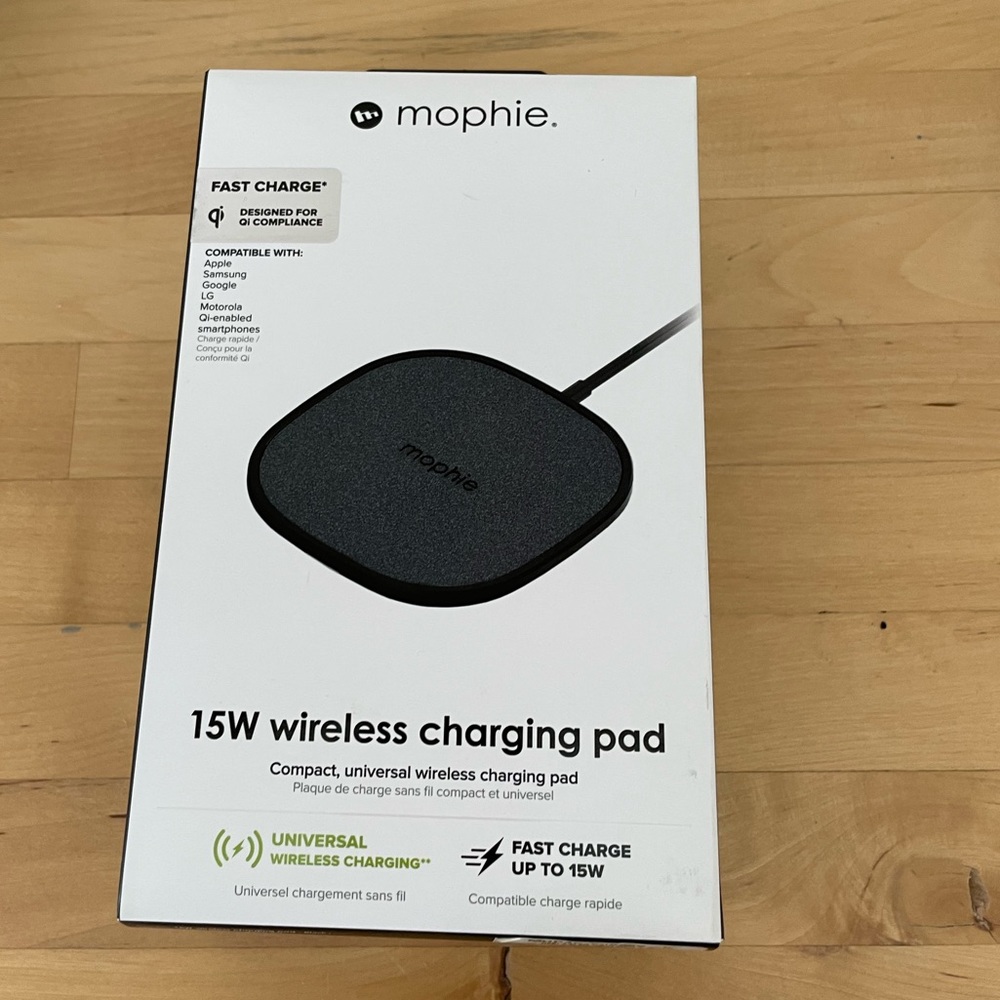 Universal Wireless Charging Pad 4 Qi-enabled devices (Apple, Samsung, Google)